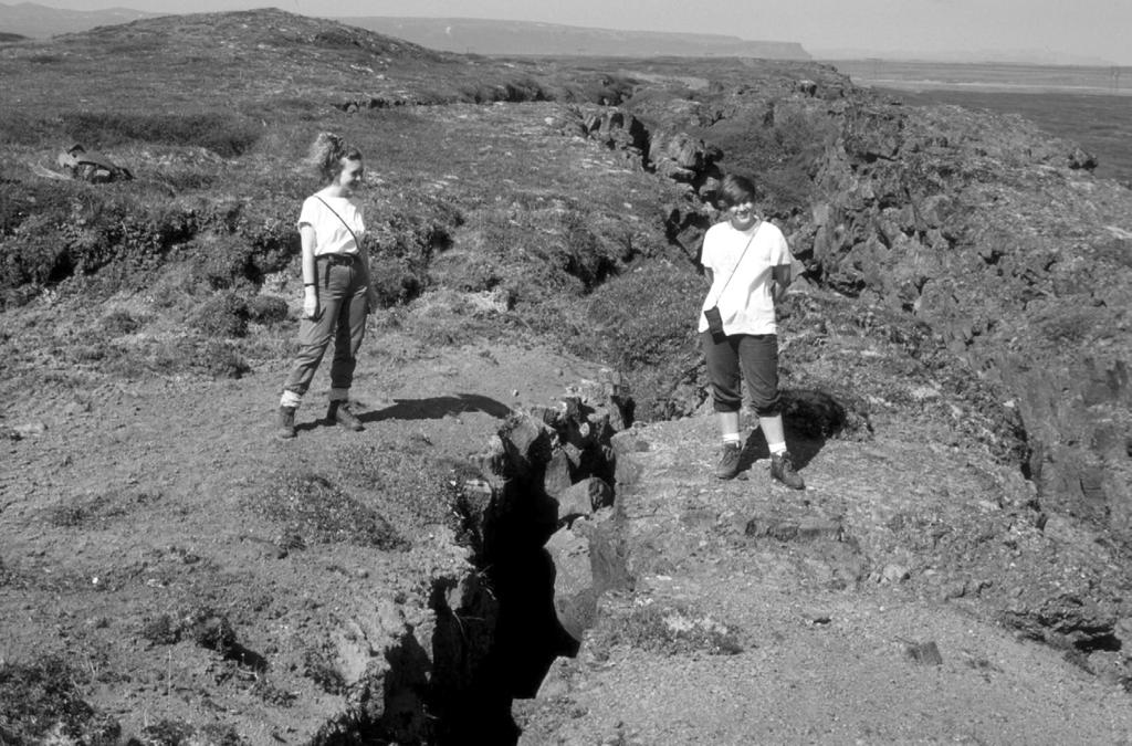 2 Introduction Fig. 1.1 Tension fracture in the rift zone of North Iceland. View (looking) north, the fracture is located in a Holocene (less than 10 ka-old) pahoehoe (basaltic) lava flow.