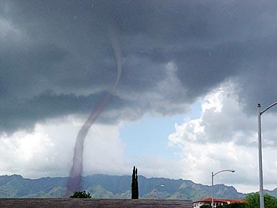 Landspouts or weak tornadoes over Oahu 80 Water Spouts Waterspouts and funnel clouds are