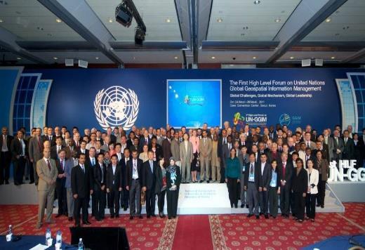 States to hold regular high-level, multi-stakeholder discussions on global geospatial information, including