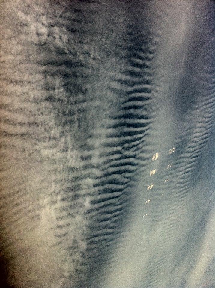 Unstable Ripples in Clouds In-situ generated unstable wave-like features, evolving from coherent