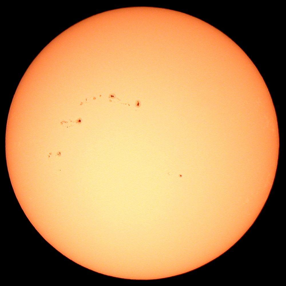 22 The Sun: an average star 1. The structure of the Sun Names and characteristics of the layers 2. Hydrostatic equilibrium 3.