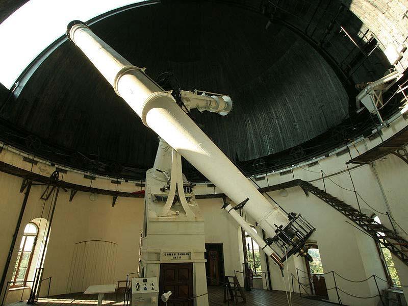 What are the two basic designs of telescopes?