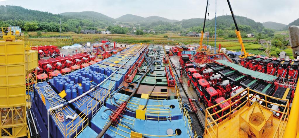 OIL and GAS RESOURCES Fig.5 Simultaneous hydraulic fracturing operation of 4 horizontal wells on Jiaoye 42 drilling pad (Photo courtesy: Sinopec Jianghan Oilfield Company).