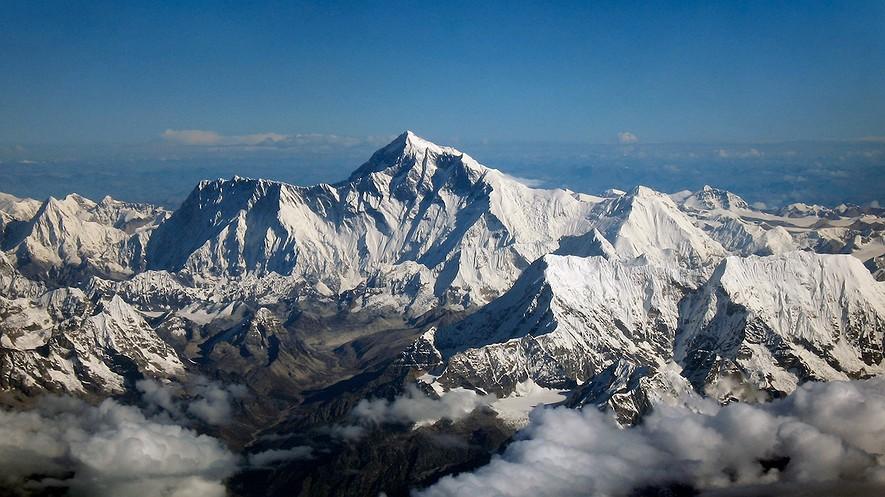 Landforms: Mountains By Encyclopaedia Britannica, adapted by Newsela staff on 10.10.17 Word Count 563 Level 800L The peak and southern face of Mount Everest, the tallest mountain on the planet.