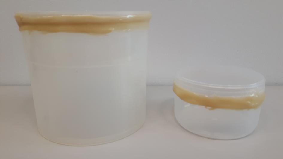 5.7.2. Test conditions Fig. 5-37. The containers sealed with epoxy adhesive. Empty, open beakers were placed in a radon chamber with an open source of 222 Rn inside.
