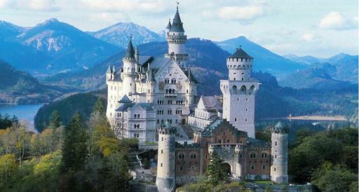 DAY 3 M U N I C H N E U S C H W A N S T E I N C A S T L E O B E R A M M E R G A U (2 N I G H T S ) Drive into the scenic Bavarian mountains and visit Neuschwanstein Castle.