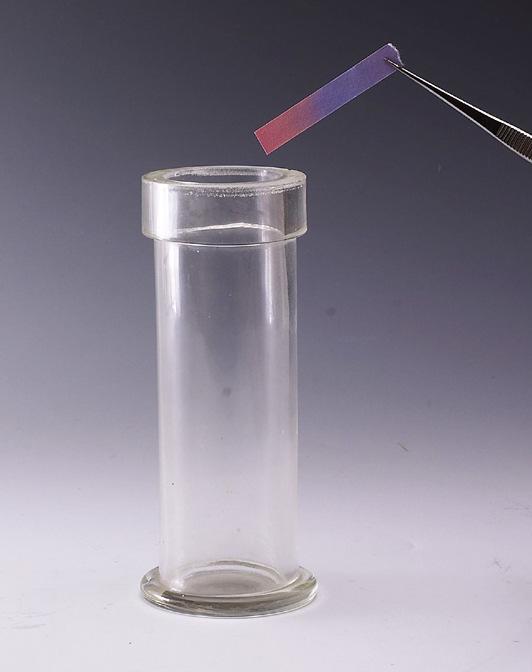 Test for hydrogen chloride Hydrogen chloride is a colourless gas with a pungent smell. It is denser than air. It is highly soluble in water to give hydrochloric acid.