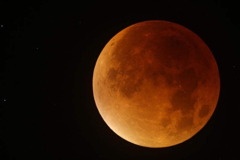 Total Lunar Eclipse - 21st January Following the largely clouded out lunar eclipse from last July, we have the chance to view an entire lunar eclipse during the early hours of Monday 21st January.