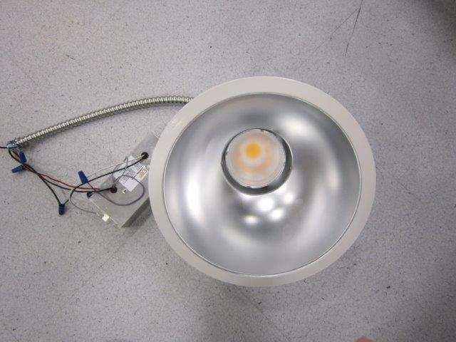Product Information Manufacturer Model Number (SKU) Serial Number LED Type Cree Inc S-DL8-75L-27K w_s-dl8t-w-ss-c PL08078-001 CXB3070 Product Description Fixed downlight with a wide lens and a 8"