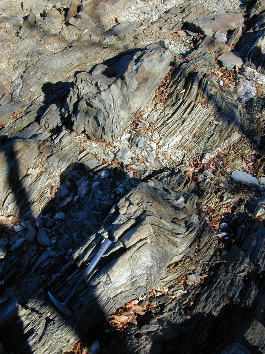 Foliated Textures: Slaty Cleavage Slaty cleavage is used to describe rocks that split into thin, planar slabs when hit with a hammer.