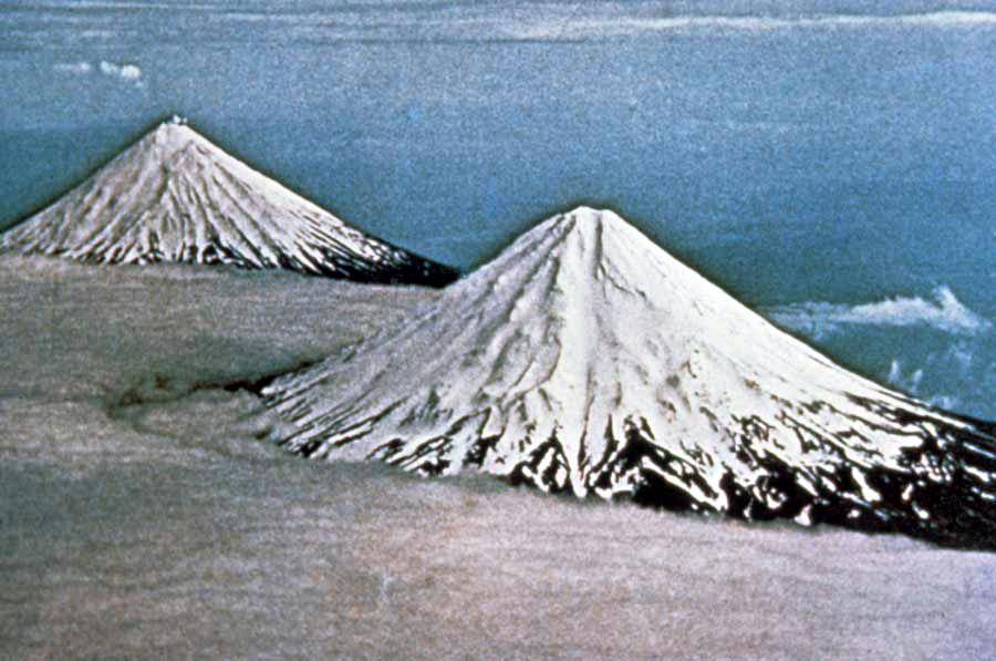 The steepness of stratovolcanoes is controlled by the stability of their unconsolidated pyroclastic layers and
