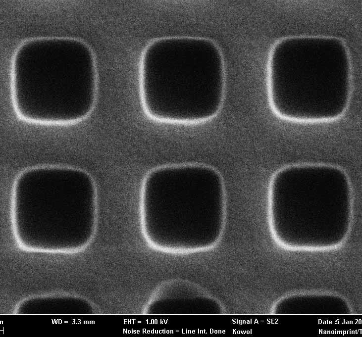 6 7 8 9 10 1 µm 200 nm 500 nm 100 nm 500 nm Wafer Bonding The term wafer bonding describes all techniques for joining two or more wafers with and without interlayers.