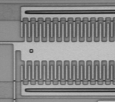 Figure 3.9: The microscope photograph of the comb-drives attached to the first mass in the fabricated prototype z-axis dual-mass gyroscope. F =4 " 0z 0 N y 0 V DC ν AC : (3.