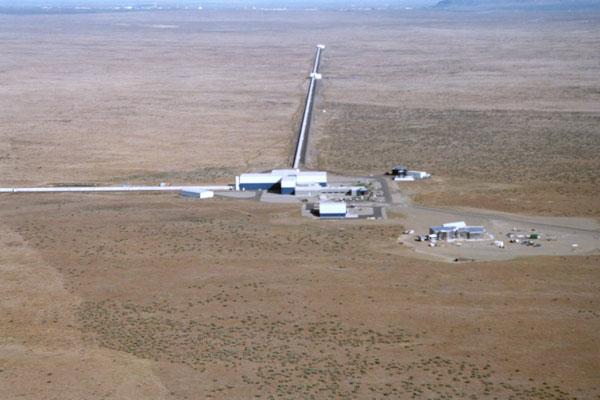 Beamsplitter Laser Test mass LIGO 4 km