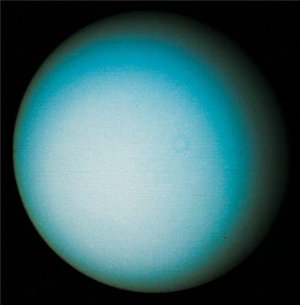 Page 270 10.3 Uranus Uranus, although small compared with Jupiter and Saturn, is much larger than the Earth. Its diameter is about 4 times that of the Earth, and its mass is about 15 Earth masses.