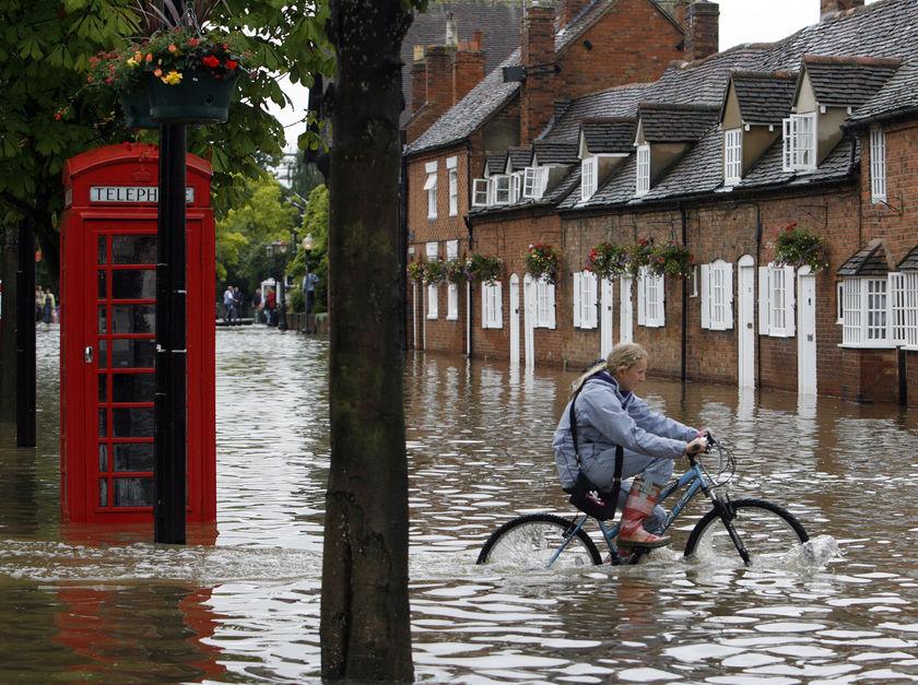 Extreme Daily Rainfall Statistics Will the coming UK summers be as wet as 2007, 2008 or 2012?