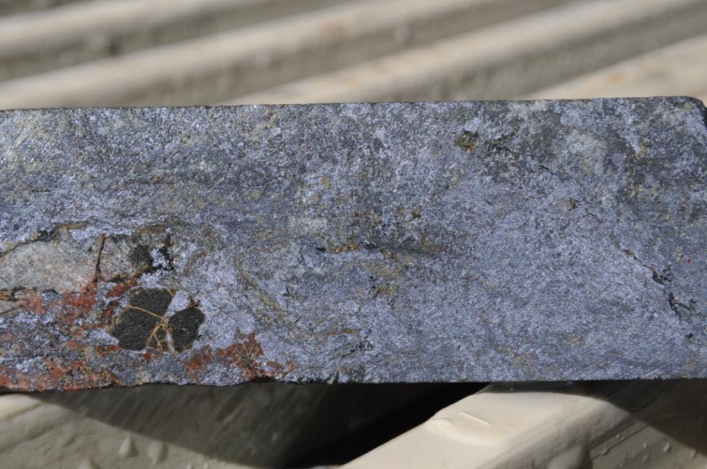 Massive Molybdenite with Uranite and Coffinite in Lanham s
