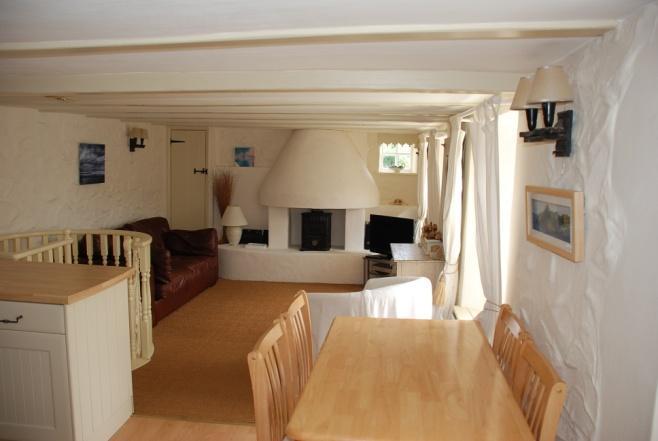 Island Cottage is a delightful romantic hide-away, perfect for a honeymoon, romantic break or special occasion.