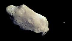 Some asteroids even have orbiting moons. Here is the asteroid 243 Ida and its tiny asteroid moon, Dactyl.