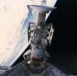 instruments into the atmosphere where an hour later it reached the surface Magellan probe in 1990