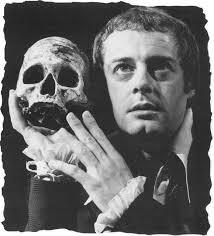 Contrast classes We look at an example: In Shakespeare's play Hamlet, prince Hamlet kills